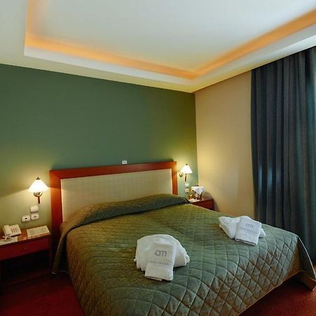 Athens Mirabello Luaran gambar