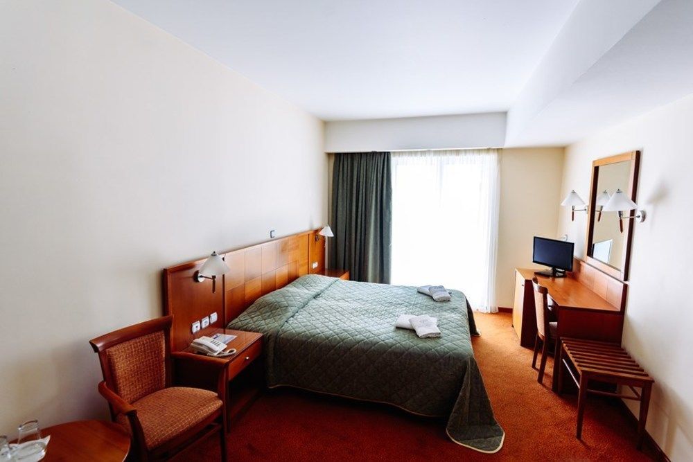Athens Mirabello Luaran gambar